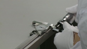 刀口内测量爪的基本尺寸和平行度的检定